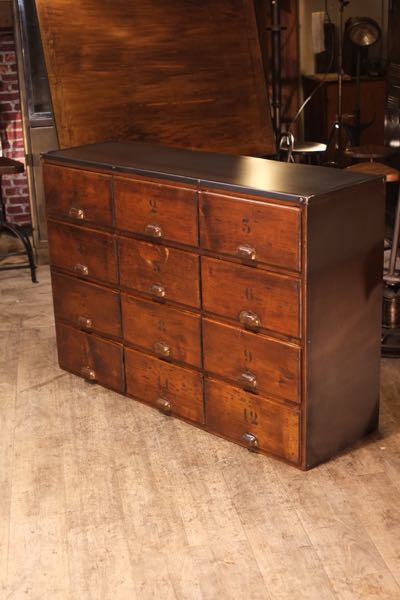 meuble  de metier ancien etroit en chene fonce brocante